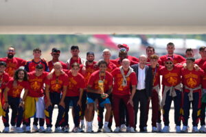 Spanja rikthehet në Madrid si kampione e Botës  e pritur nga Familja Mbretërore dhe me paradë