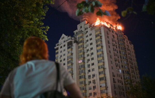 Sulm masiv rus në Kiev shkakton