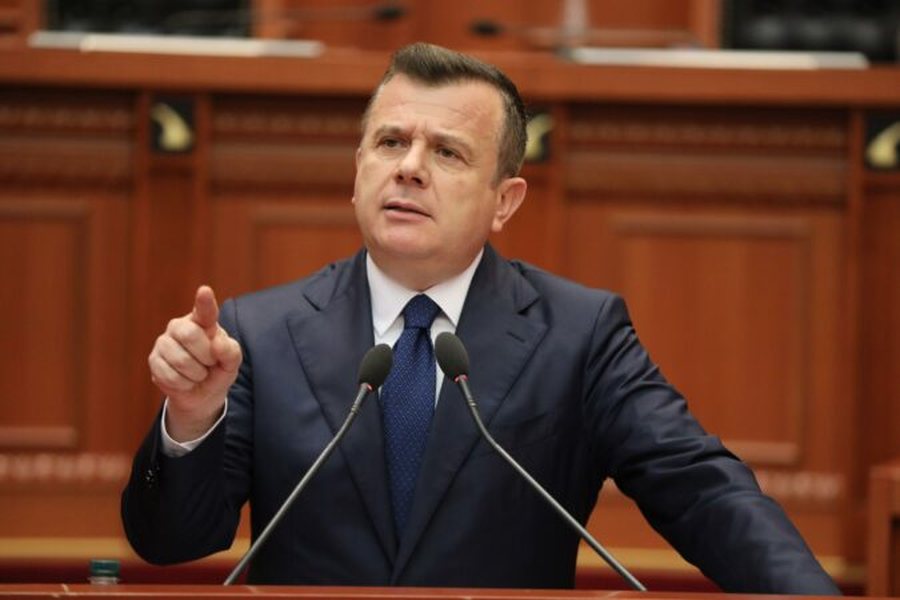 parti e përdhunuar nga protesta.