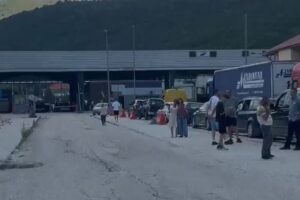 gjata në