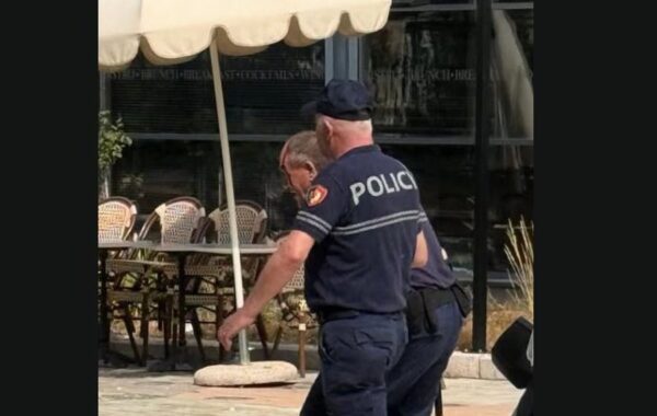 policisë, ka ngritur dorë