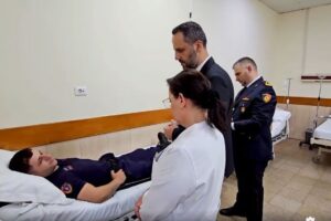 Lamallari e Hita vizitojnë policët e