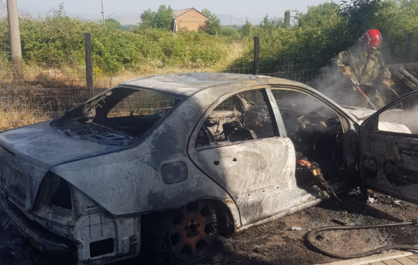 Korçë: Makina shkrumb e hi, brenda
