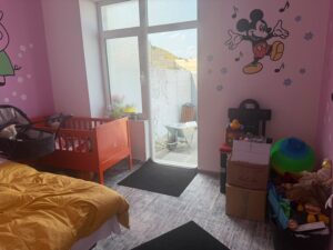 U dërgua në burg bashkë me foshnjën  Gjykata e Tiranës urdhëron lirimin e menjëhershëm të 34 vjeçares