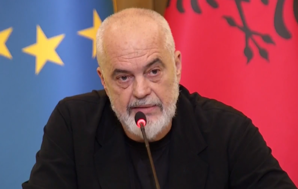 një pakicë thërret në kor,