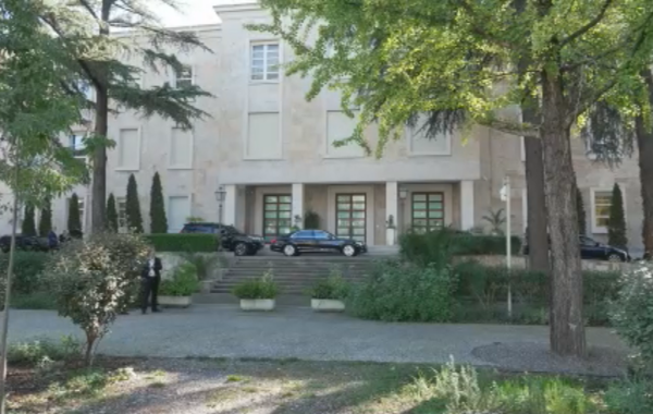 hapat e parë për dislokimin