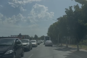 Fundjava sjell kaos në rrugë, bllokohet