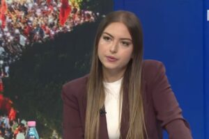 Qeveria rrëzohet me