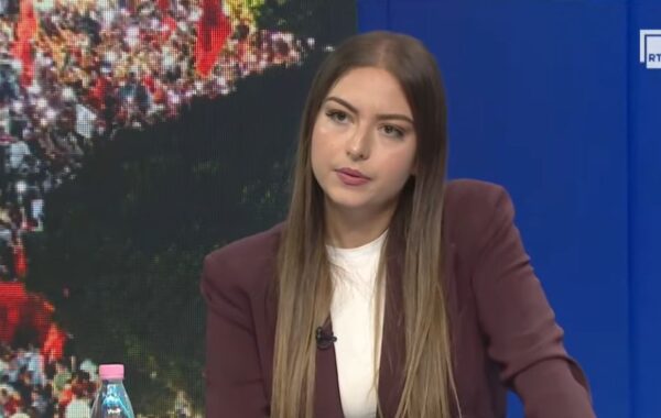 Qeveria rrëzohet me