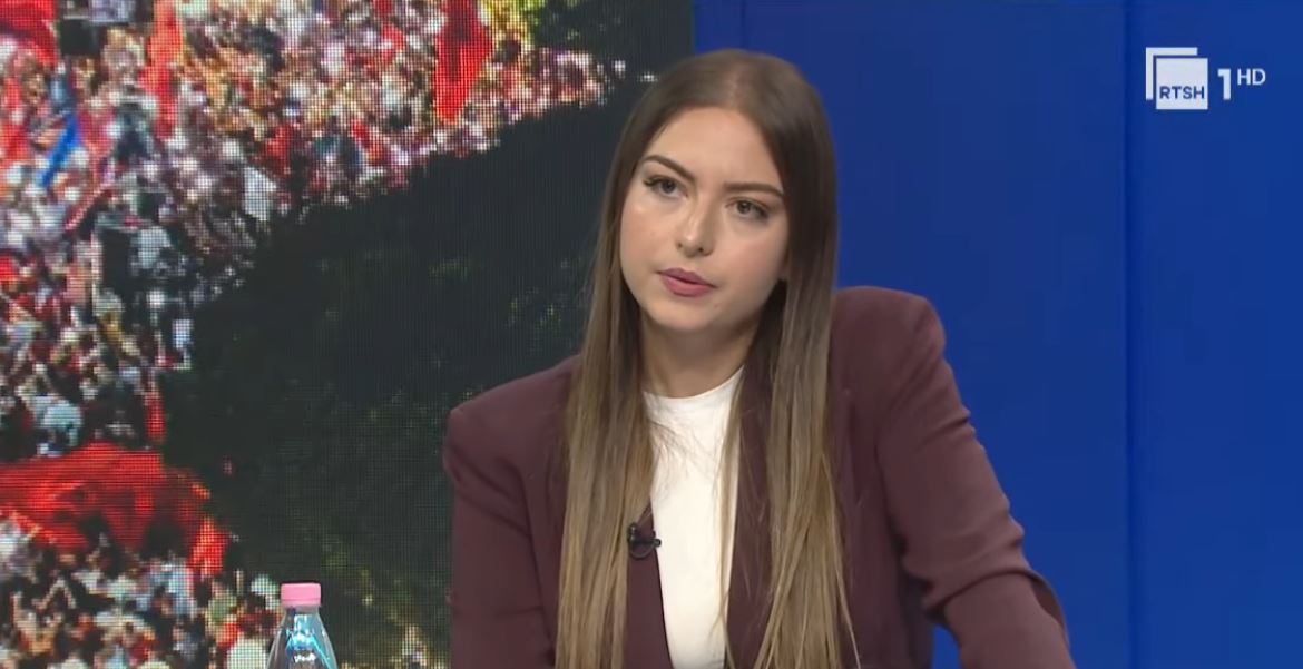 Qeveria rrëzohet me