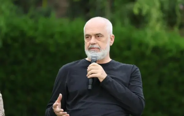 Rama ‘klasifikon’ protestuesit: “Flamingot” janë Shqipëria