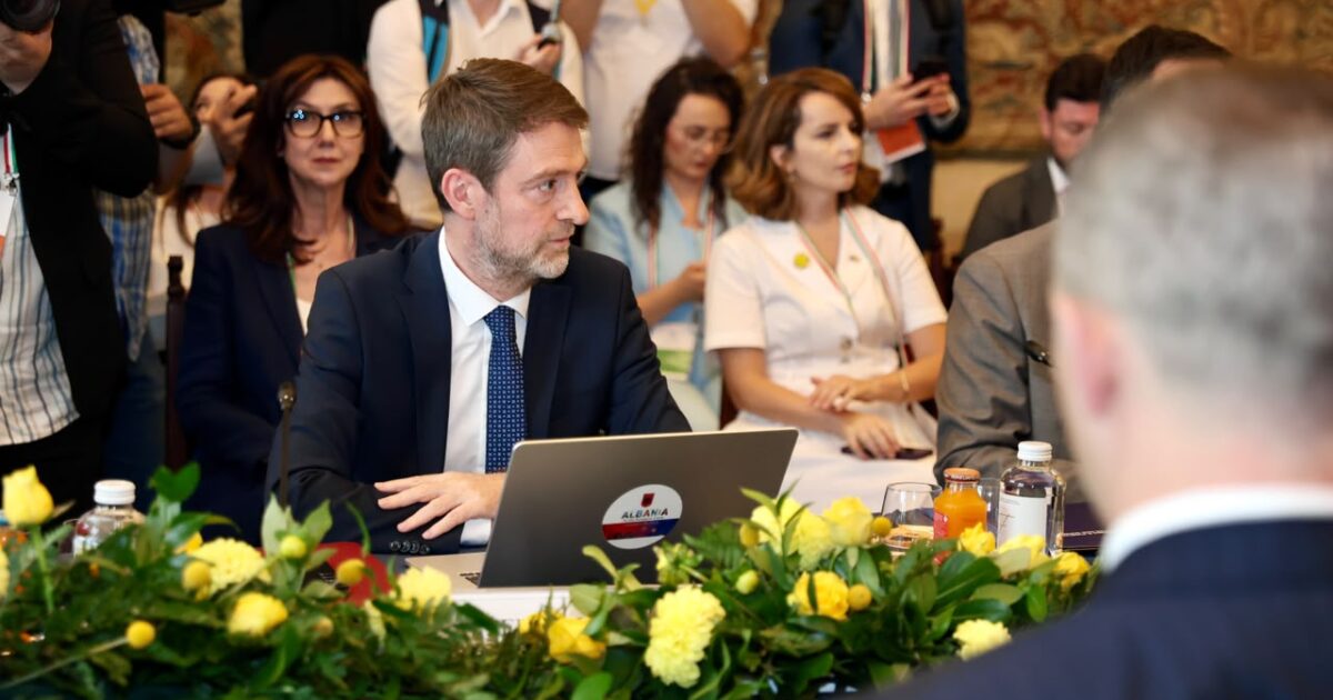 Mesazhi i ministrit Hoxha nga Roma: