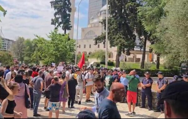 Protesta po shkon fiks aty ku dëshiron qeveria!
