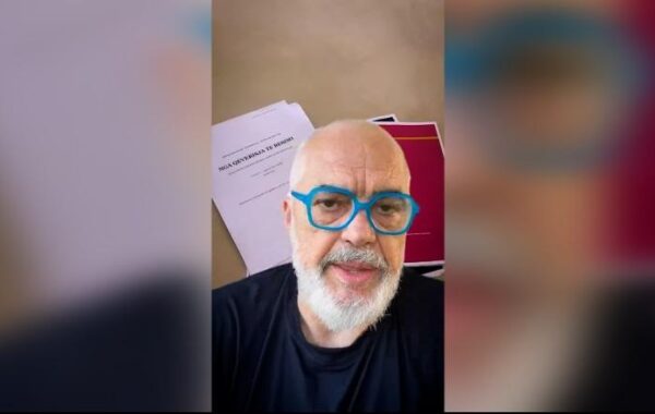 Një ekip po dëgjon