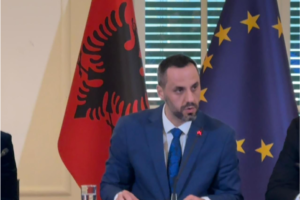 Dhuna në Komisariatin nr. 3, Lamallari