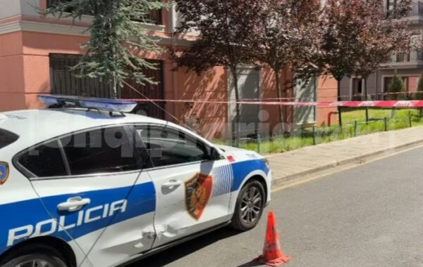 në qendër të