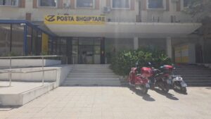 Nuk arkëtoi 69 milionë lekë të pensioneve dhe ndihmave sociale  arrestohet ish drejtoresha e postës