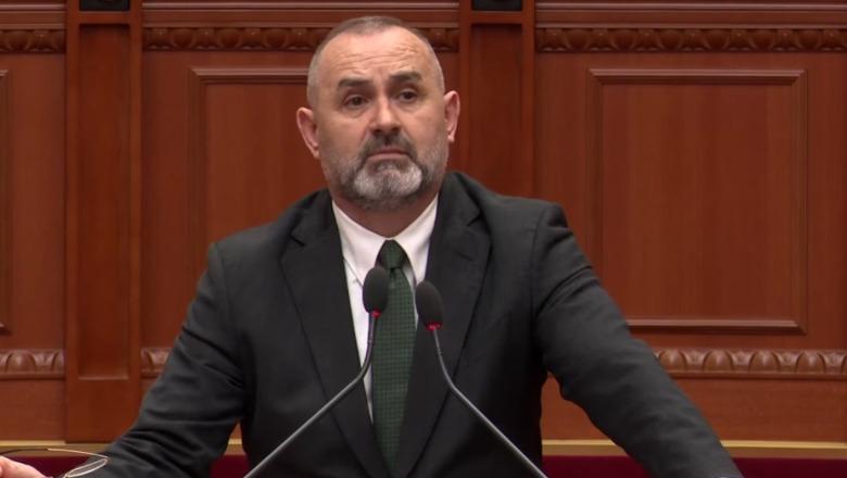 Ndize kamerën edhe për