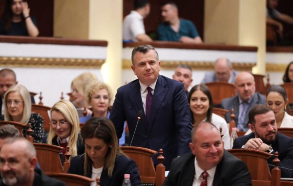 si shkollë nate, ikni e