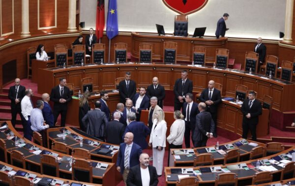 Avokatit të Popullit