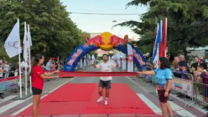 Pistë maratone buzë liqenit të Ohrit  550 atletë nga mbi 30 vende marrin pjesë në garën ndërkombëtare të Pogradecit