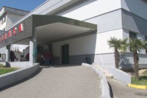 I sëmuri u braktis nga ambulanca
