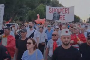 61 ditë protestë, qytetarët marshojnë sërish