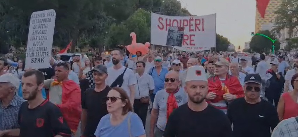 61 ditë protestë, qytetarët marshojnë sërish