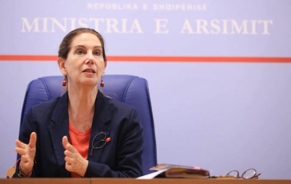 në shkolla