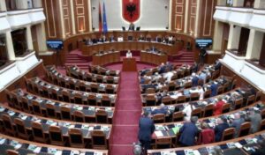 Kuvendi në seancë plenare  PD bojkoton punimet  Të plotësohen kërkesat e protestuesve