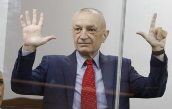 punonjësit e paraburgimit