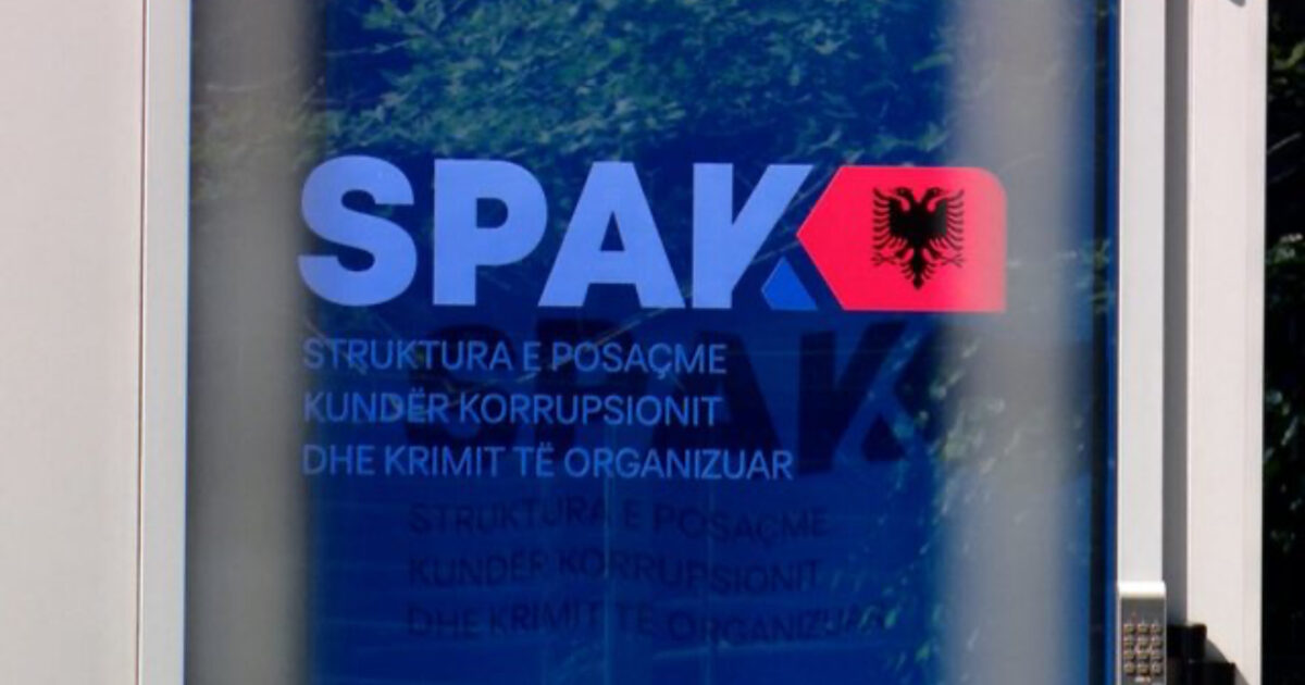 nga Shqipëria