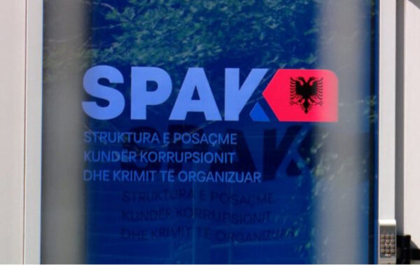 nga Shqipëria