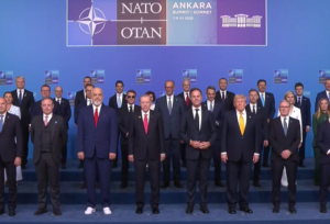 Samiti i NATO s në Ankara  liderët e Aleancës bashkohen për foton familjare  Rama në rreshtin e parë me Erdogan  Rutte e Trump
