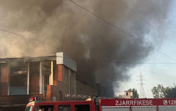 por flakët dolën jashtë kontrollit