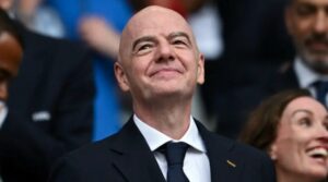 Zyrtar i lartë i FIFA s del kundër Infantinos  shtohen kritikat për planin e tij