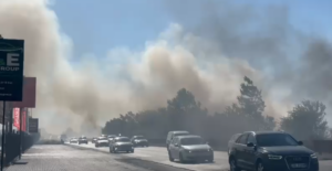 Zjarr i madh në Koxhas të Fushë Shijakut  flakët i afrohen autostradës Tiranë Durrës
