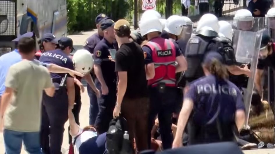 UGSH ngre alarmin pas protestës: Gazetarët