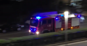 Stuhia e papritur godet Vlorën  pushuesit largohen me nxitim nga plazhi  VIDEO 