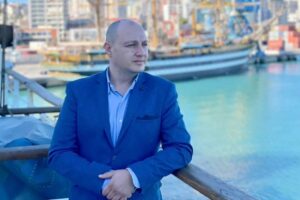 gazetarit Enrik Mehmeti