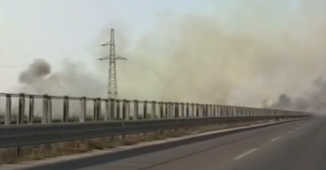 pranë autostradës