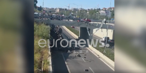 Aksident i rëndë në Unazën e Madhe të Tiranës  mjeti i tonazhit të rëndë del nga rruga dhe bie nga ura  VIDEO 