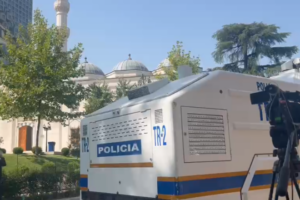 VIDEO / Seanca plenare, Policia me