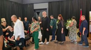 Mbahen homazhe për gazetarin Enrik Mehmeti  i pranishëm edhe kryeministri Rama