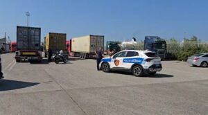 Aksident në Portin e Durrësit  kamioni përplas shoferin nga Kosova  Dërgohet me urgjencë në spital