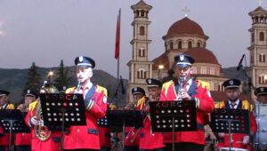 Korça  qendra e muzikës frymore  Mbi 200 artistë në AIR FEST LULUFEST