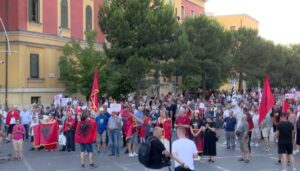 Sot dita e 38 të e protestës  qytetarët i drejtohen Kryeministrisë për të mbajtur fjalimet e tyre