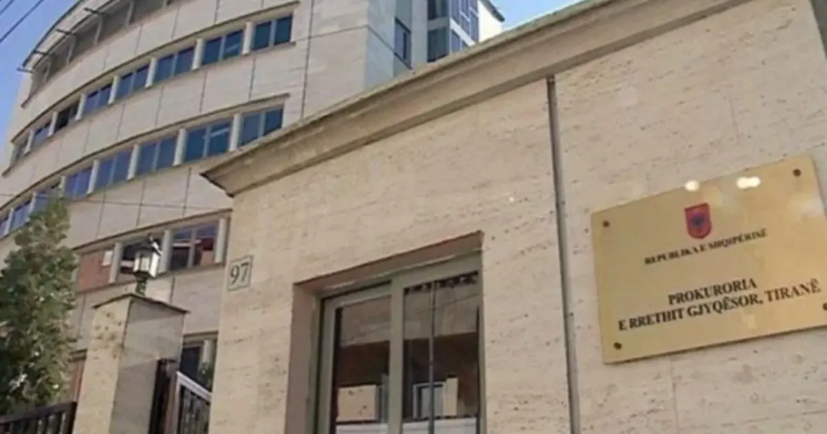 dy apartamente dhe një garazh