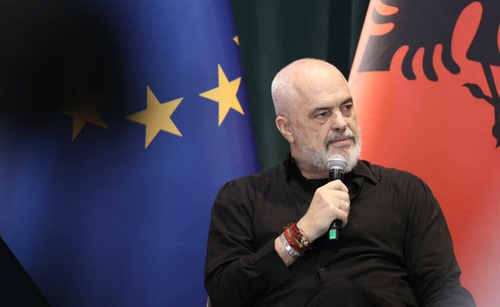 vizitorë nga e gjithë bota