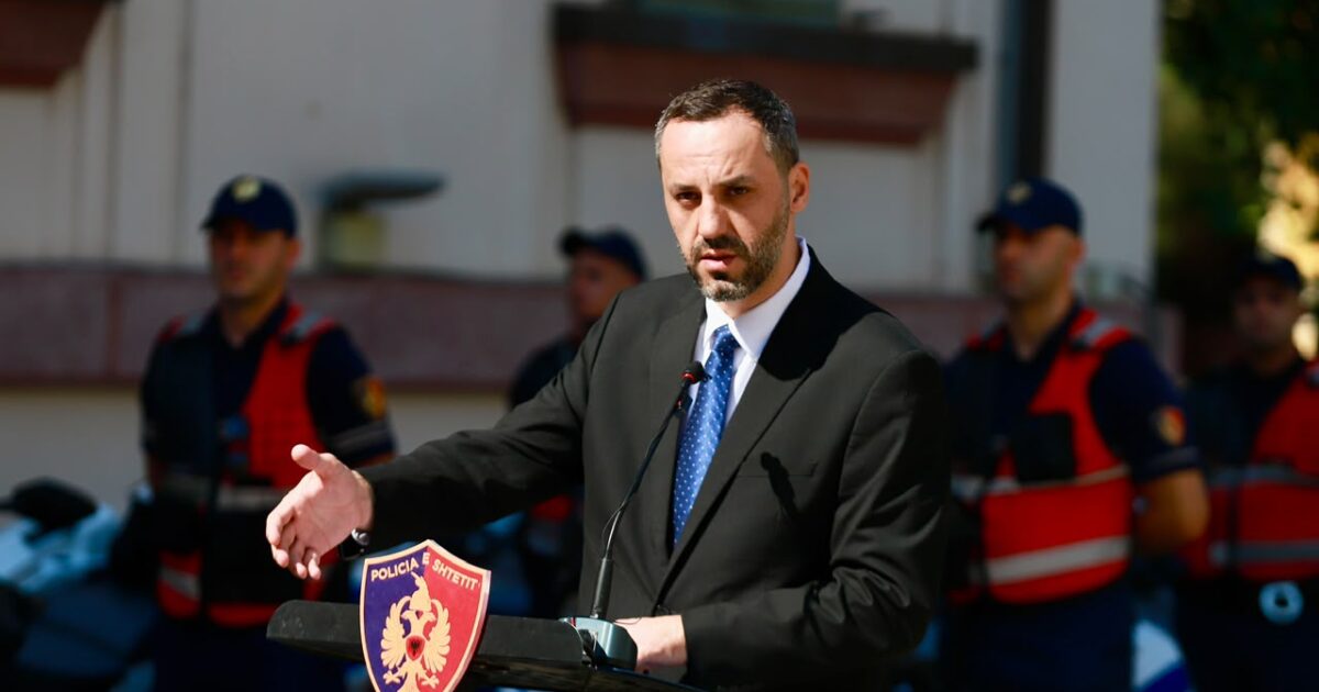 Uniforma që mbani kërkon